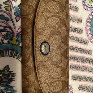 Pre-owned coach wallet